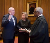 Sonny Perdue, with his wife Mary, takes the oath of office administered by Associate Justice Clarence Thomas.
